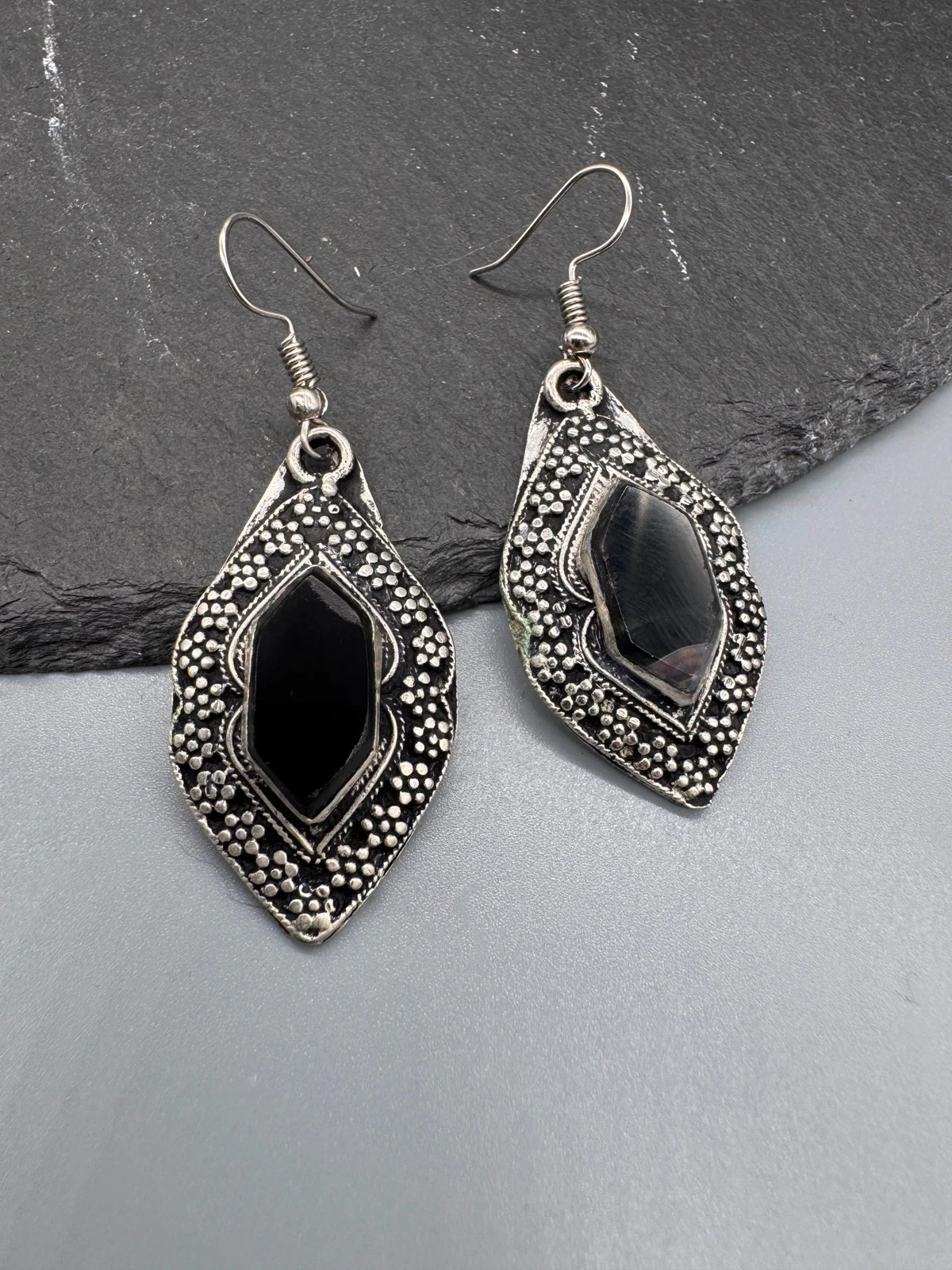 Black agate stone earrings in Gillet (size length 55.39mm) – photo 2